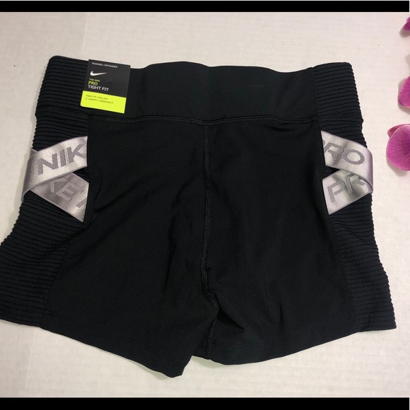 nike women's aeroadapt pro 3 short